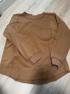 Women’s Brown Fleece Patch-Pocket Pullover Sweatshirt